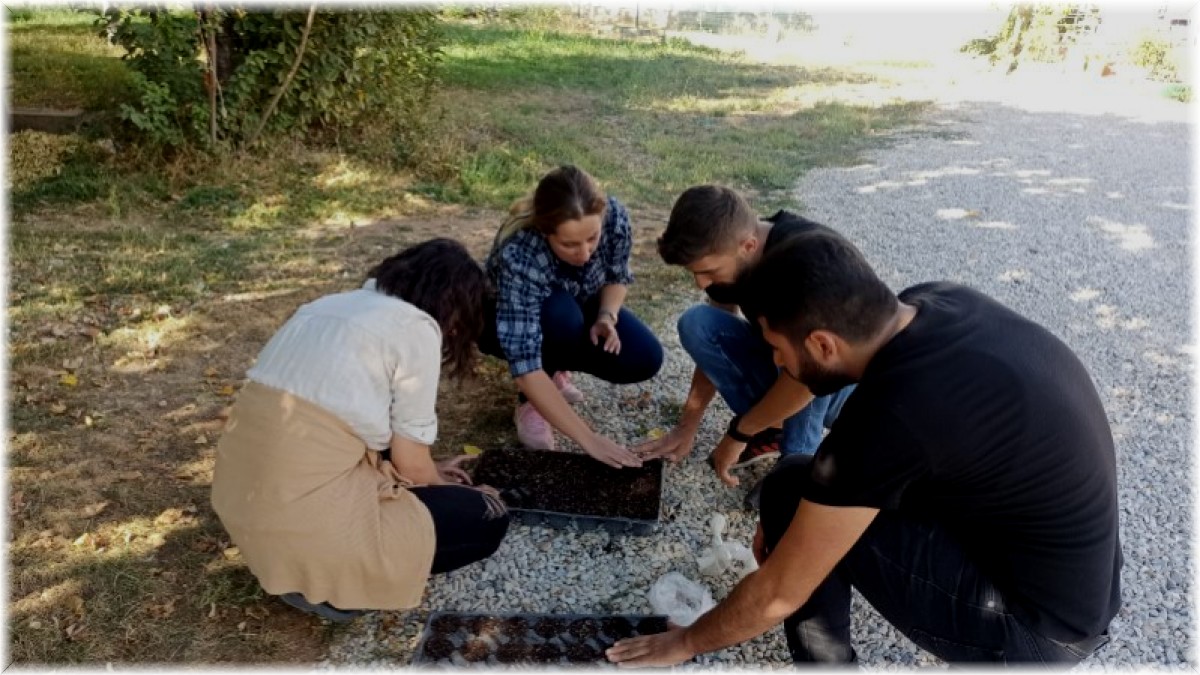 Organik tarım öğrencileri uygulamalı derslere başladı
