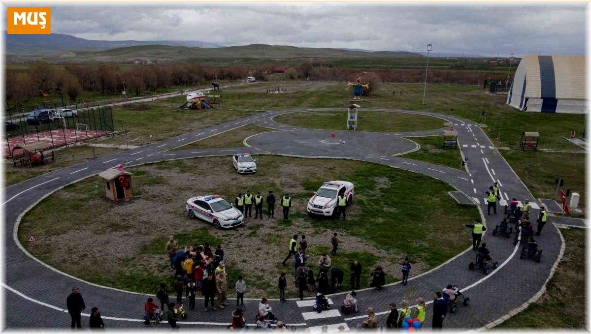 Orgeneral Arif Çetin, adının verildiği trafik eğitim parkının açılışına katıldı