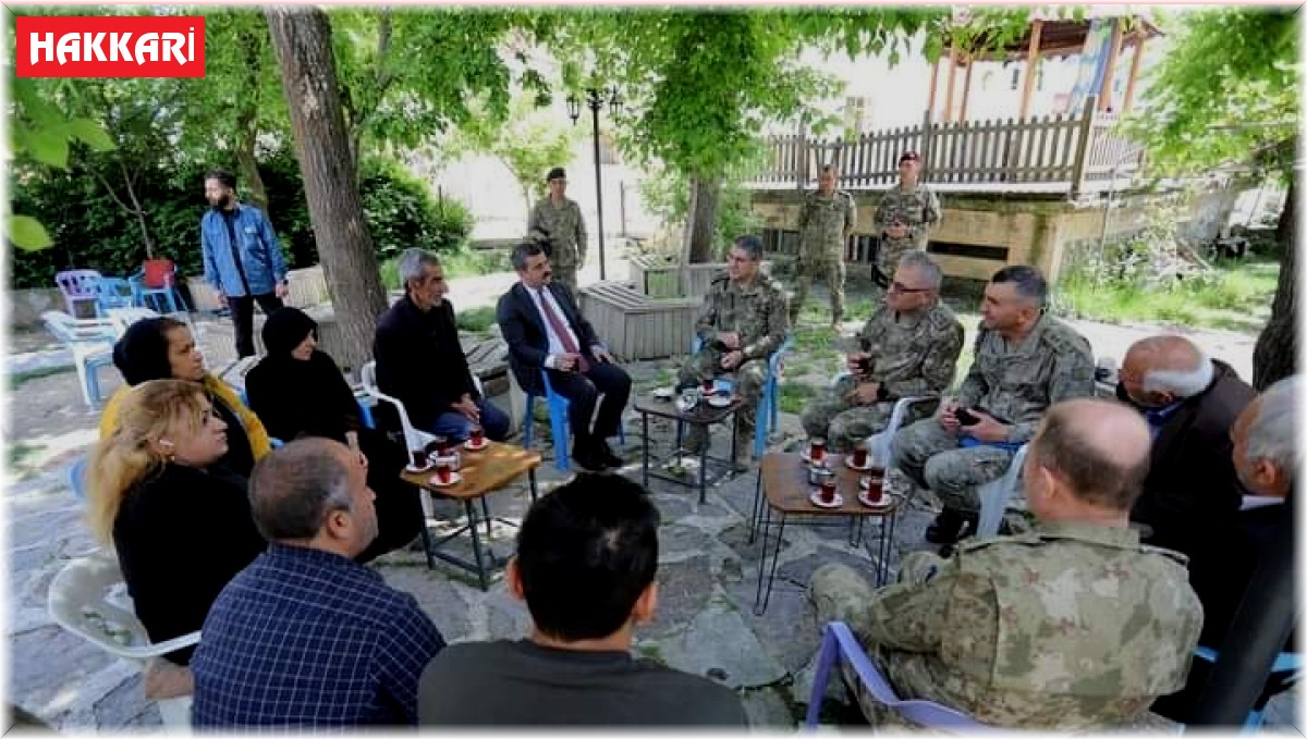 Orgeneral Bayraktaroğlu Çukurca'yı ziyaret etti