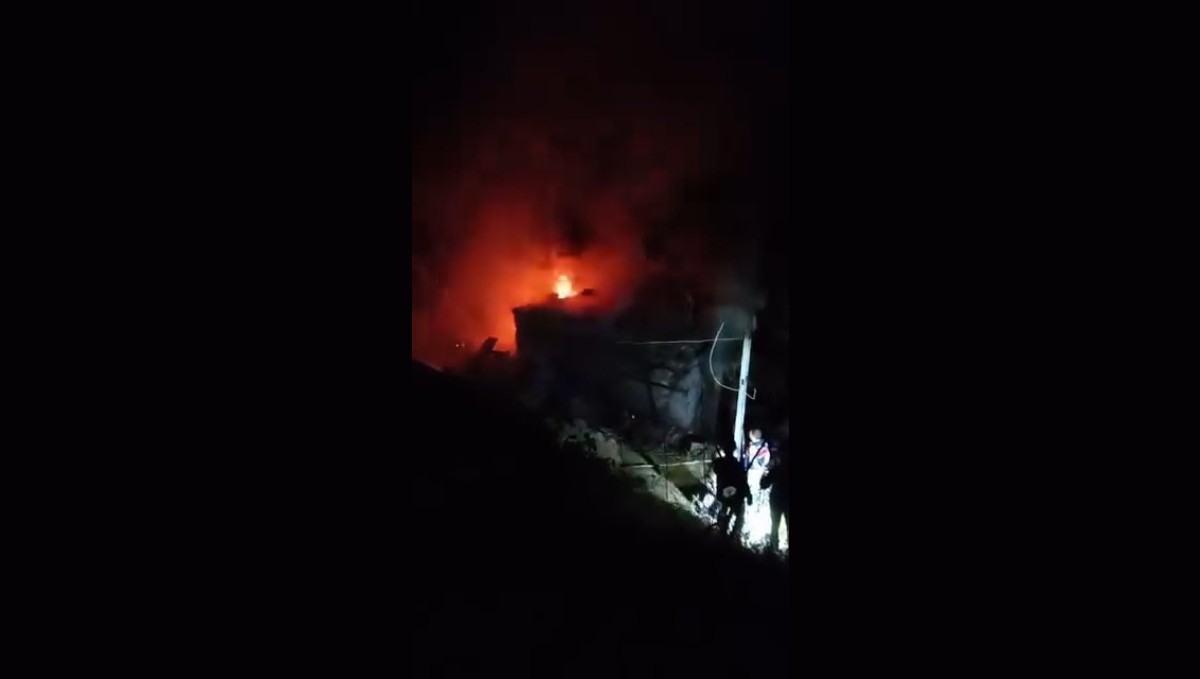 Ormanlık alanda çıkan yangın eve sıçradı