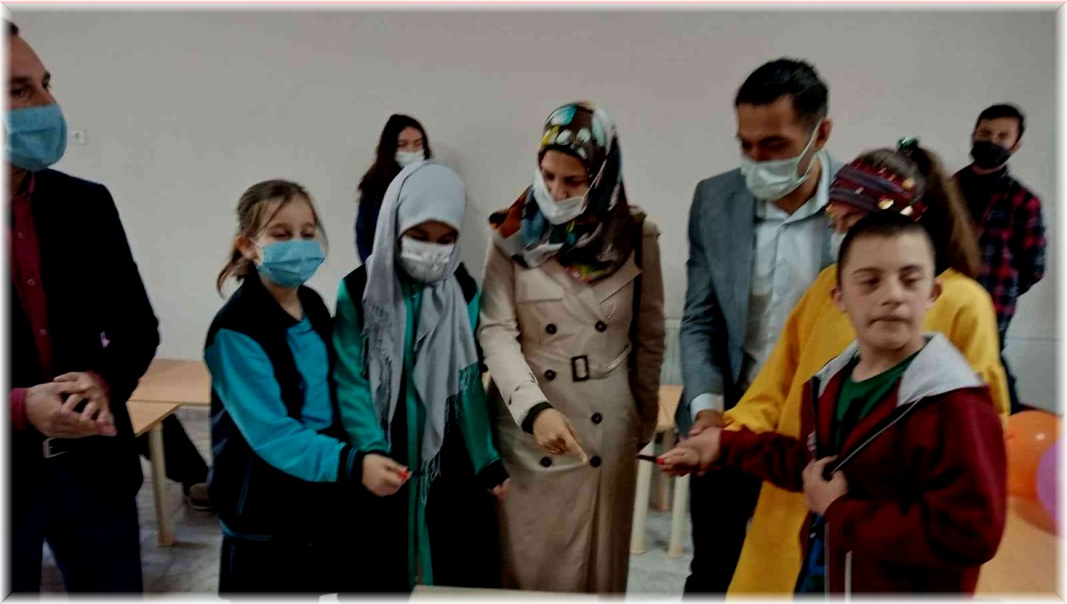 Ortaokul öğrencileri özel eğitimli öğrenciler için etkinlik düzenledi