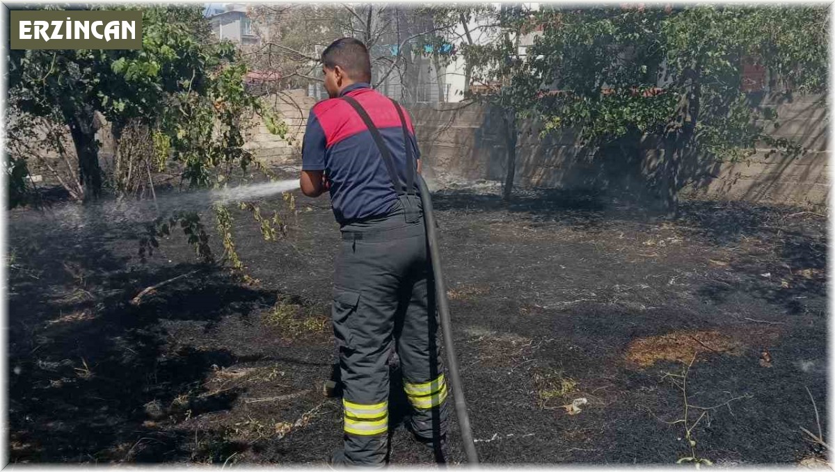 Örtü yangın büyümeden söndürüldü