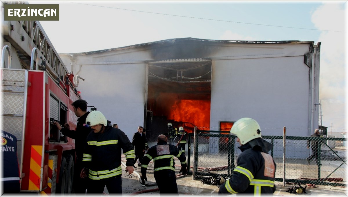 OSB'de çıkan yangına 17 itfaiye aracı ile 65 itfaiye personeli müdahale etti
