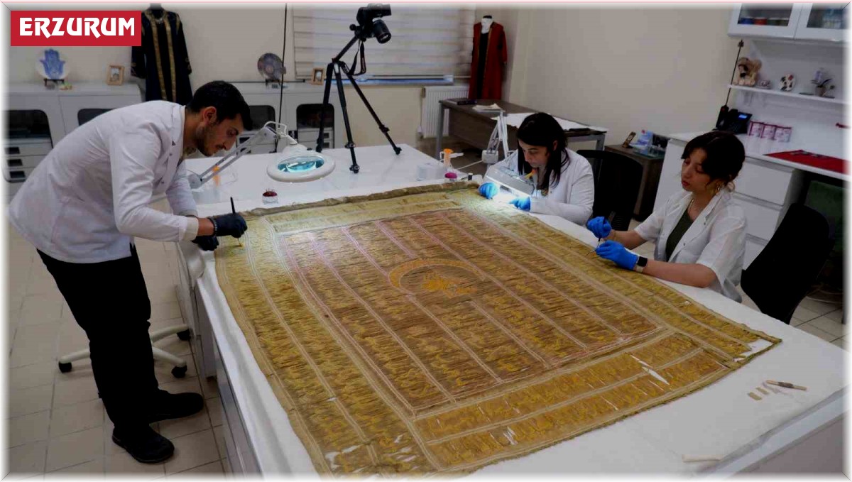 Osmanlı Sancağı usta ellerde geleceğe taşınıyor