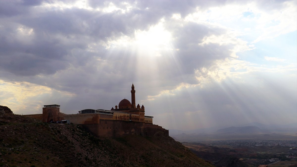 Osmanlı’dan kalan görkem: İshak Paşa Sarayı yüzyıllardır ayakta