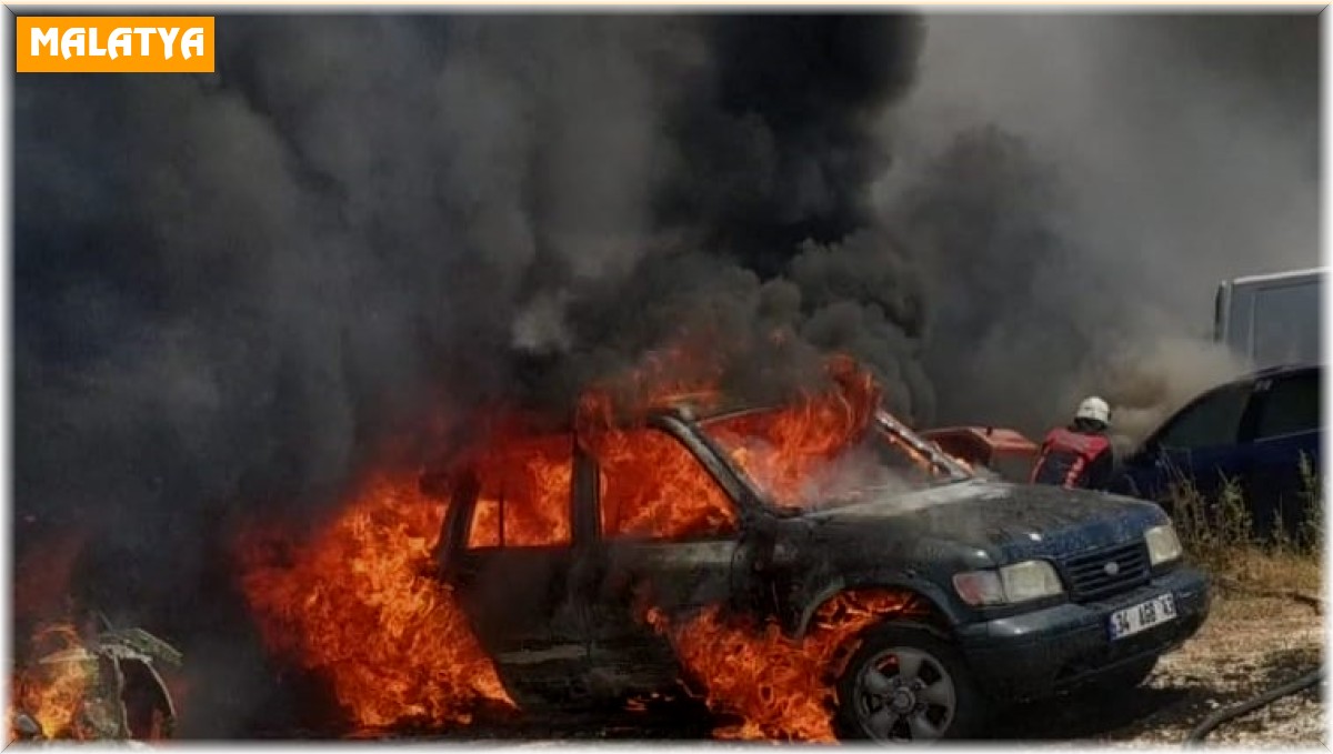 Ot yangını otoparka sıçrayınca araçlar yanarak hasar gördü