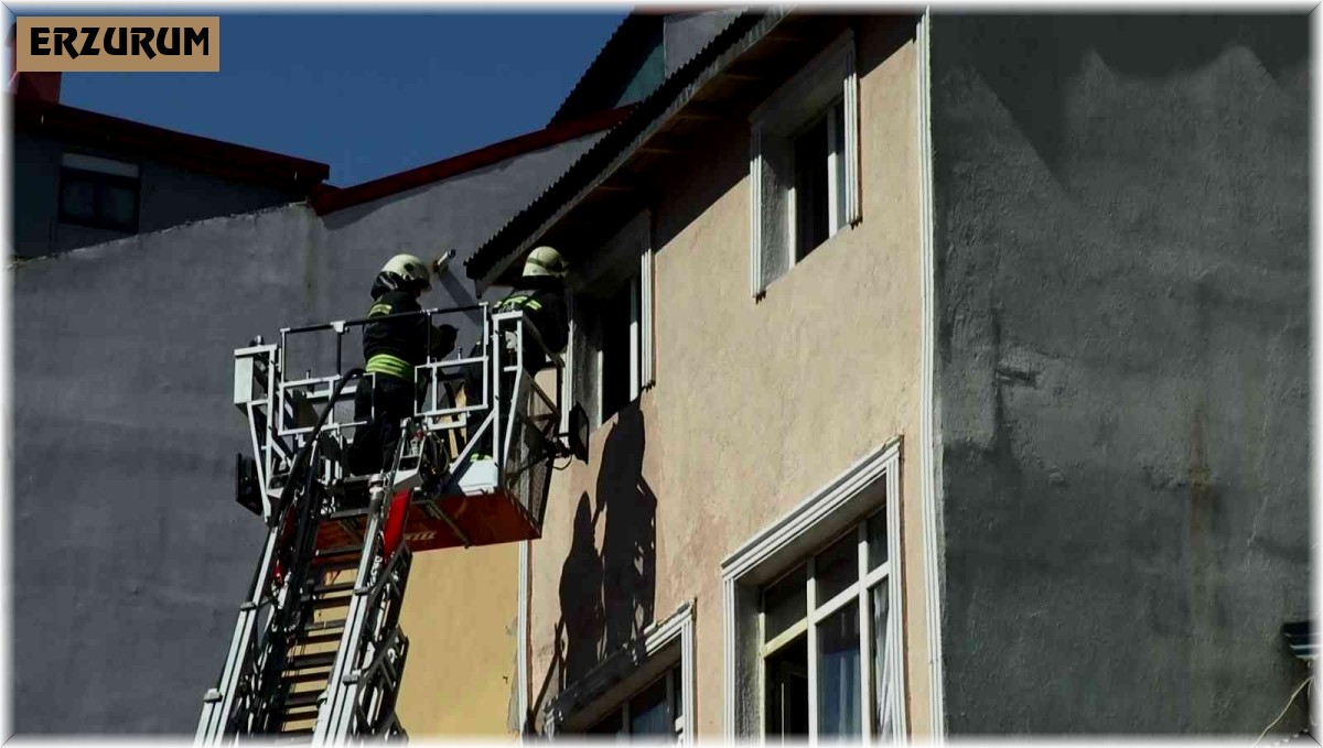 Otel odasından yükselen dumanlar paniğe yol açtı