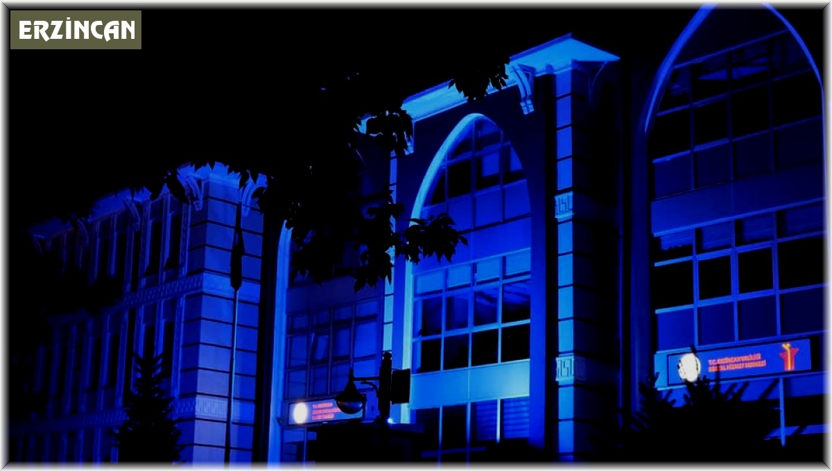 Otizm farkındalığı için hizmet binası maviye büründü