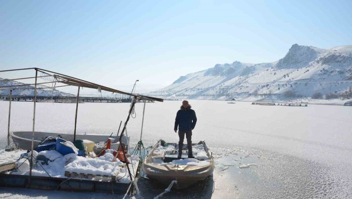 Otlukbeli buz tuttu: Sıcaklık eksi 22,1 dereceye düştü