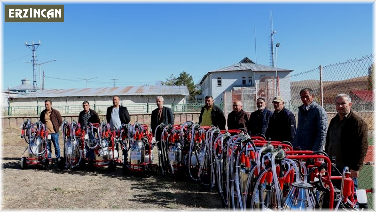 Otlukbeli'de 55 adet süt sağım makinası çiftçilere dağıtıldı