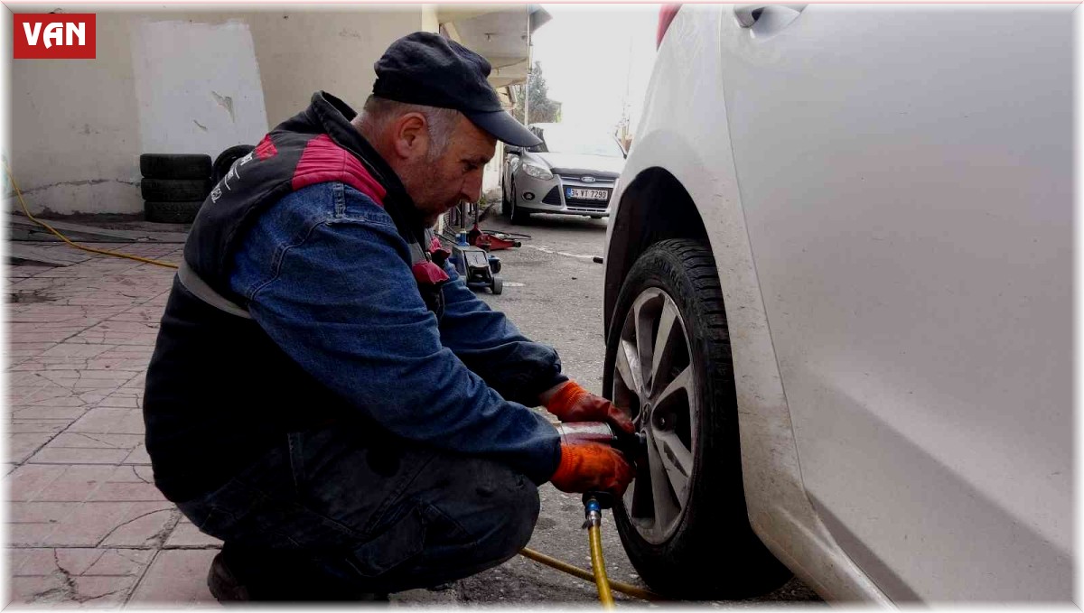 Oto lastikçilerde kış mesaisi yoğunluğu başladı