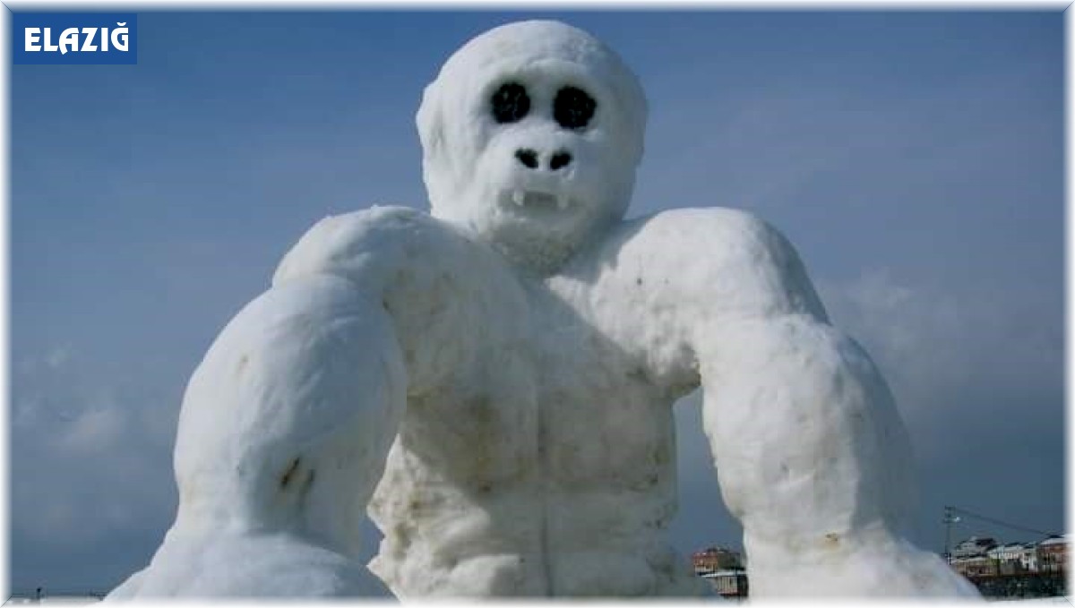 Oto tamirci, kardan heykelleri ile heykeltıraşlara adeta taş çıkardı