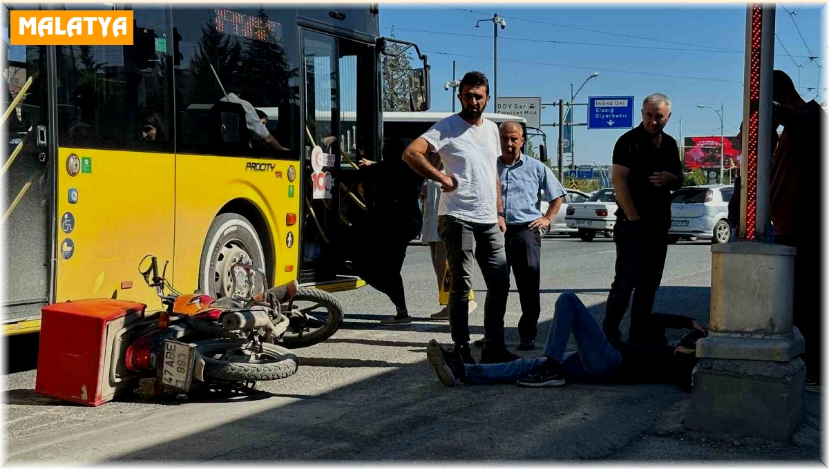 Otobüs ile çarpışan motosikletin sürücüsü yaralandı