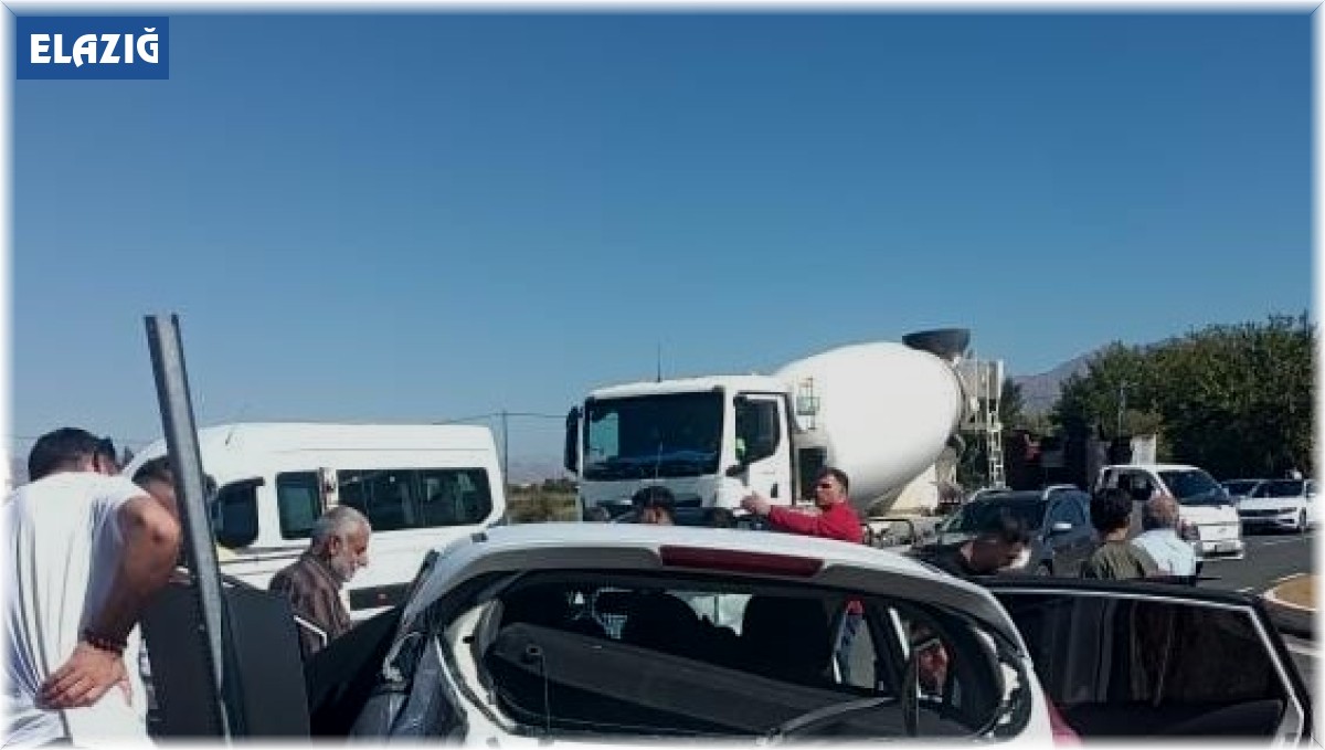 Otobüs ile otomobil çarpıştı: 1 yaralı