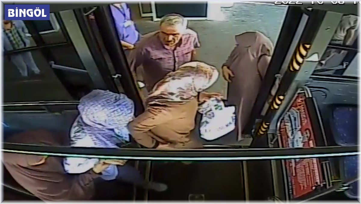 Otobüs şoförü, baygınlık geçiren yolcuyu hastaneye yetiştirdi