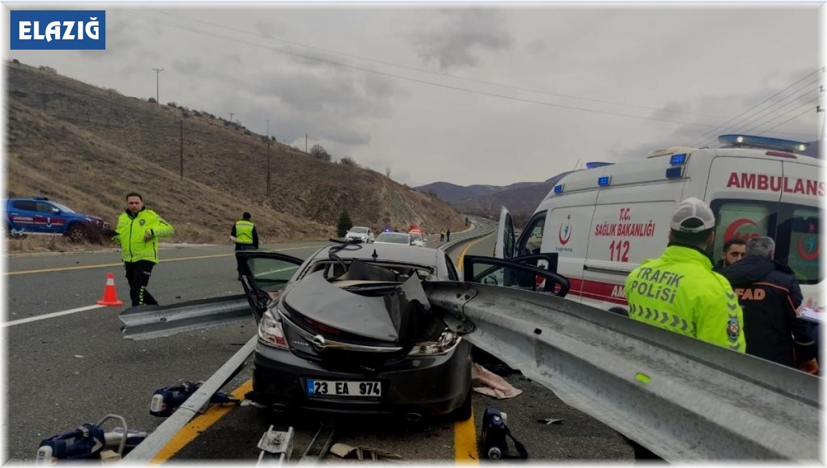 Otomobil bariyerlere ok gibi saplandı: 1 ölü, 1 yaralı