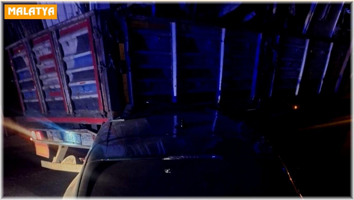 Otomobil ile çekici çarpıştı: 2 yaralı