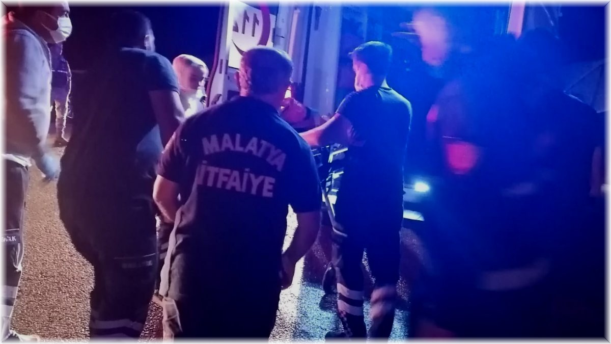 Otomobil ile cip çarpıştı: 8 yaralı