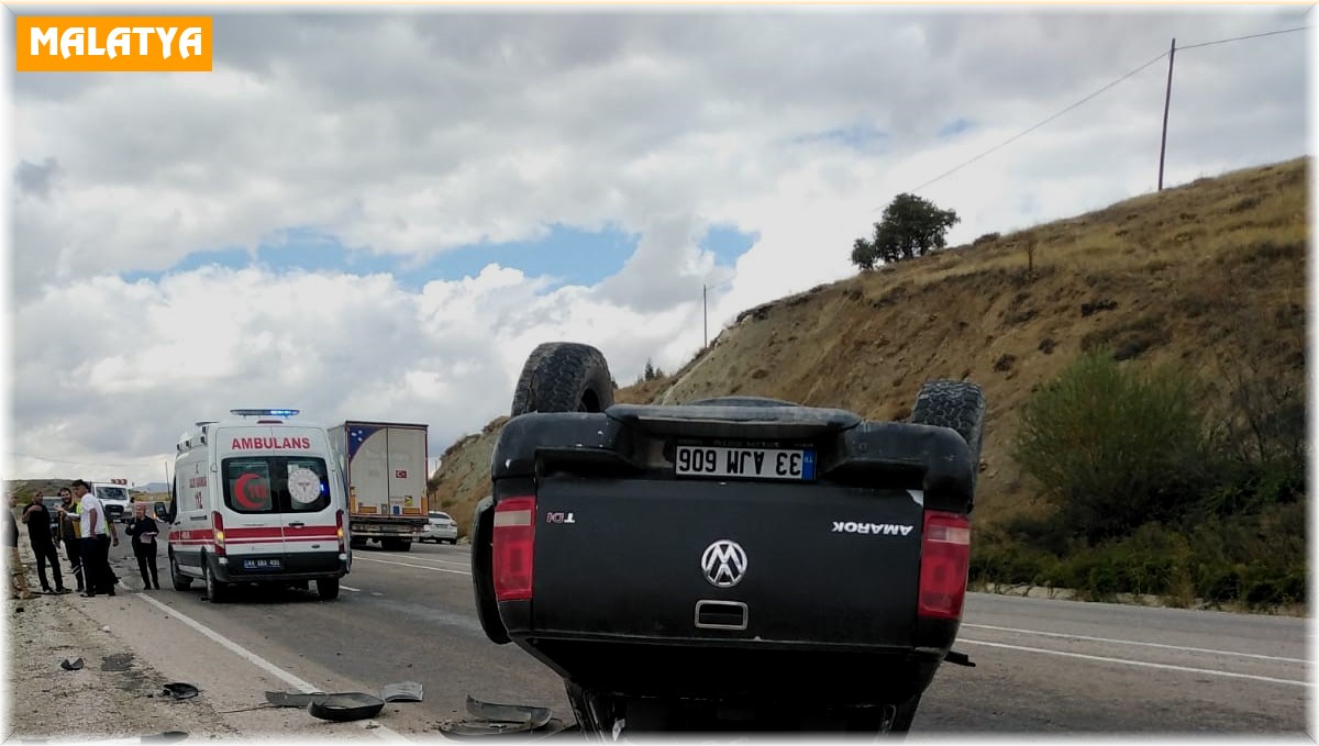 Otomobil ile kamyonet çarpıştı: 3 yaralı