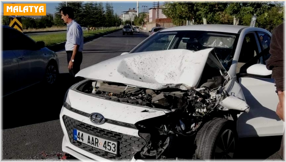 Otomobil ile minibüs çarpıştı: 1 yaralı