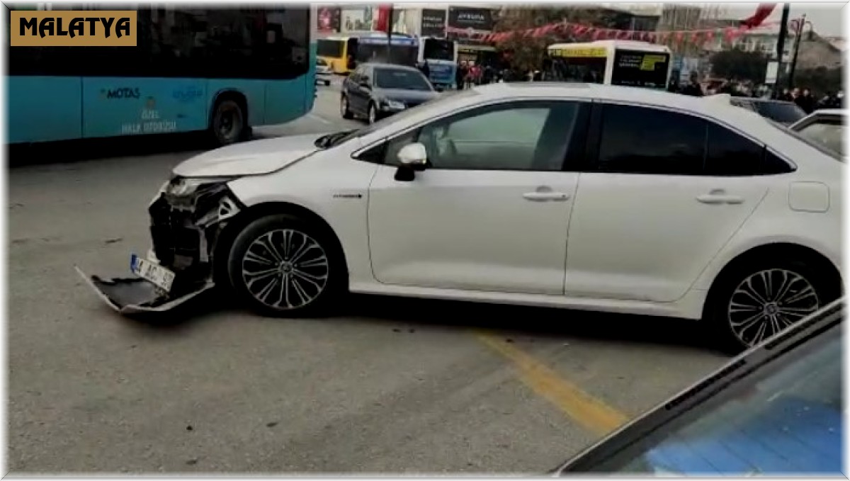 Otomobil ile motosiklet çarpıştı: 1 yaralı