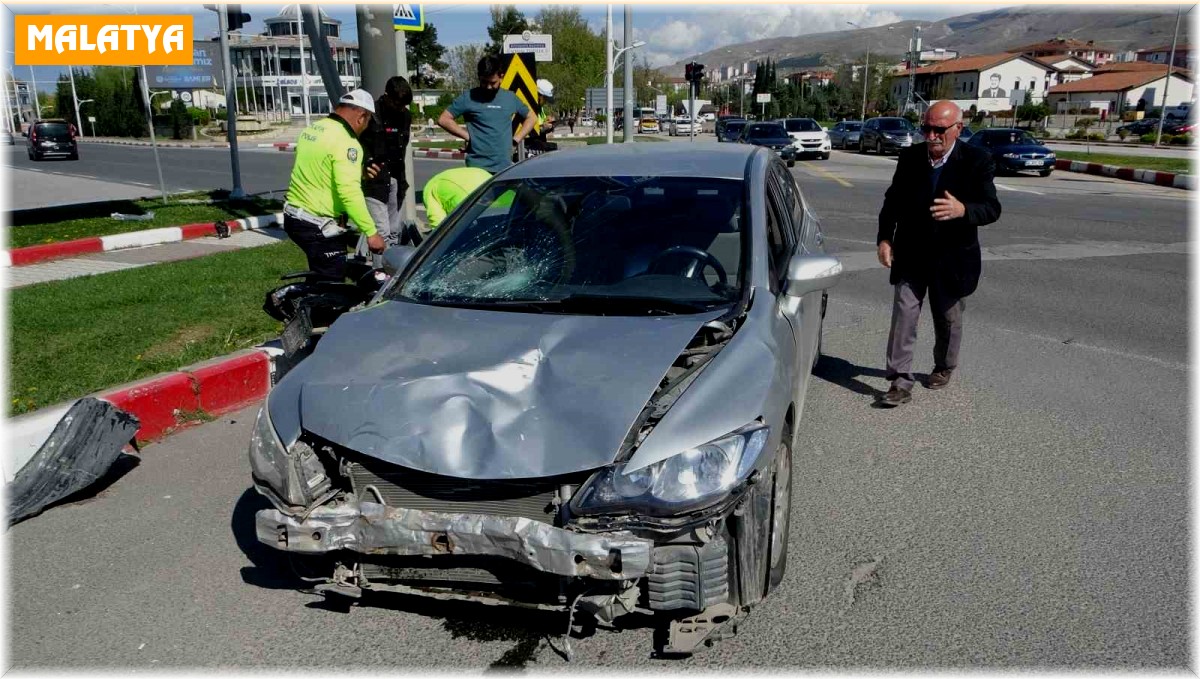 Otomobil ile motosiklet çarpıştı: 2 yaralı