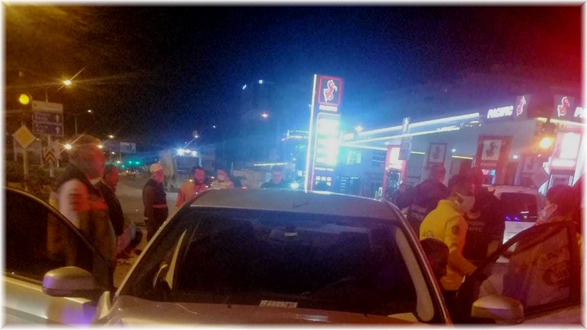 Otomobil kamyona çarptı: 1 yaralı