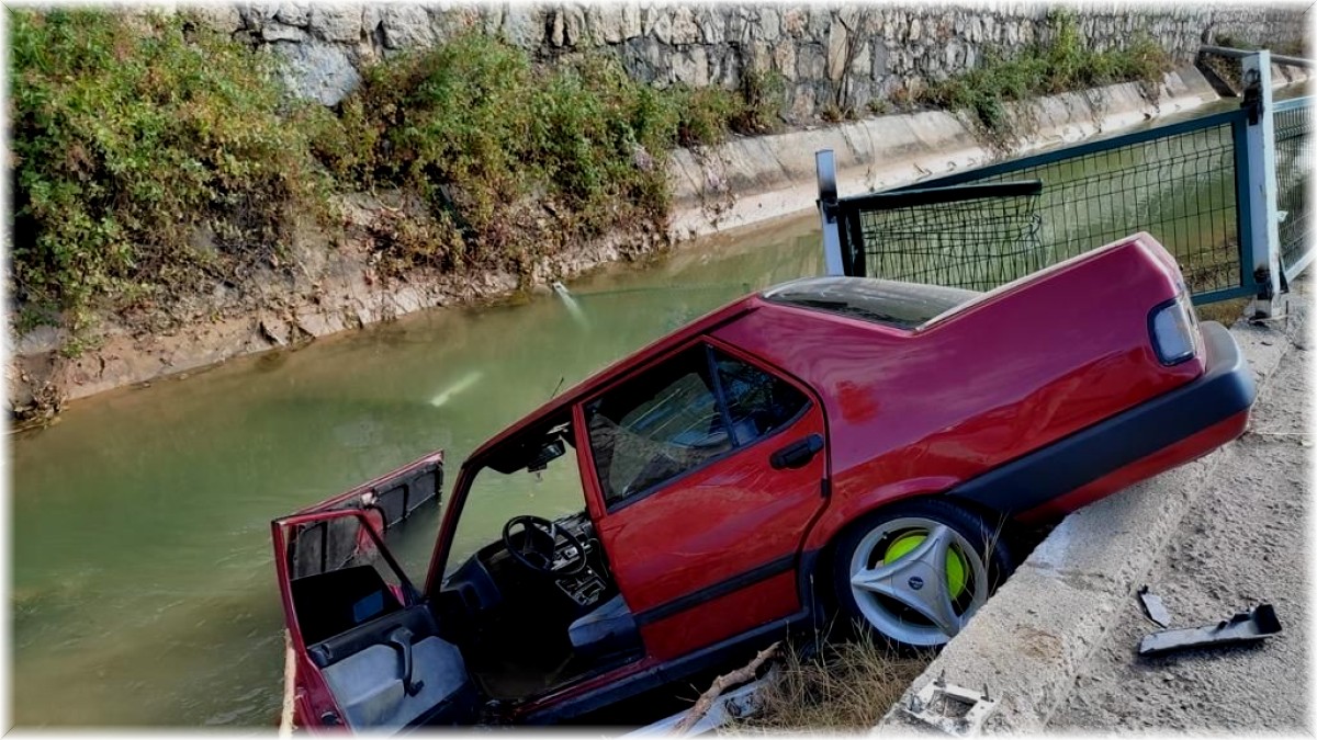 Otomobil kanalla düştü: 1 yaralı