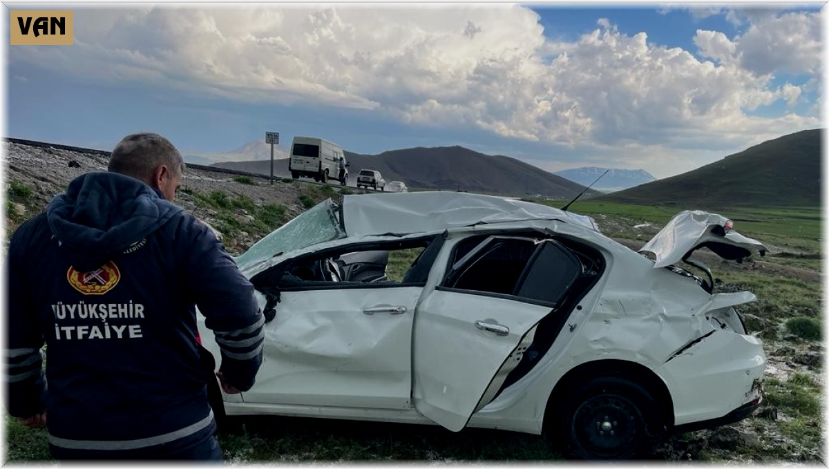 Otomobil kontrolden çıktı: 3 yaralı