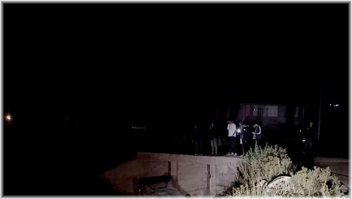 Otomobil köprüden uçtu: 3 yaralı