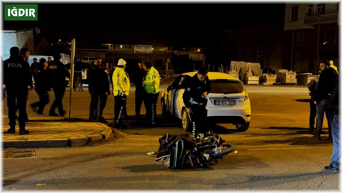 Otomobil motosiklete çarptı: 2 yaralı