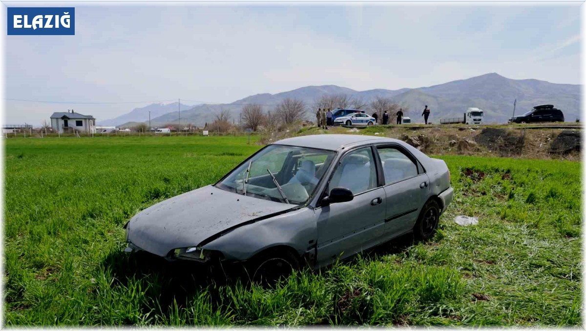 Otomobil tarlaya uçtu: 3 yaralı