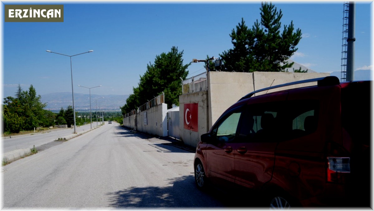 Otomobilden düşen para dolu çanta kayboldu