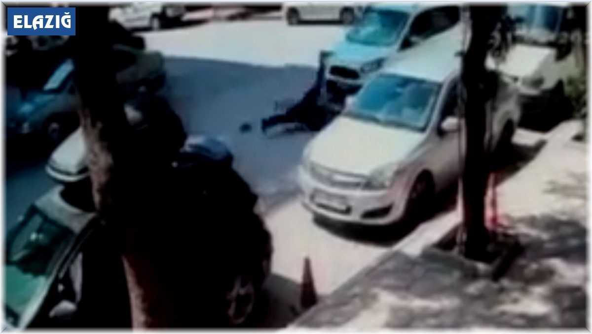 Otomobilin bisikletli şahsa çarpma anı kameralara yansıdı