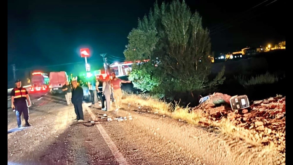 Otomobilin çarptığı traktörün sürücüsü ağır yaralandı