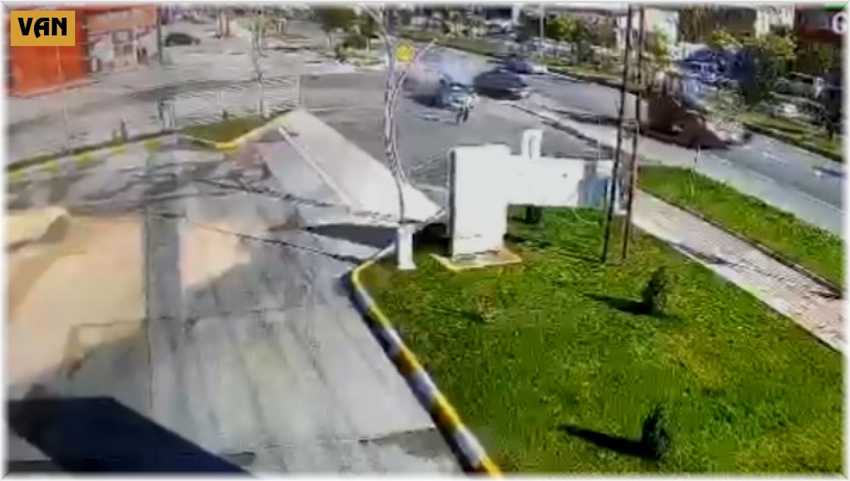 Otomobilin çarptığı vatandaş metrelerce fırladı