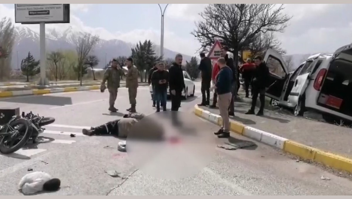 Otomobille çarpışan motosiklet sürücüsü ağır yaralandı