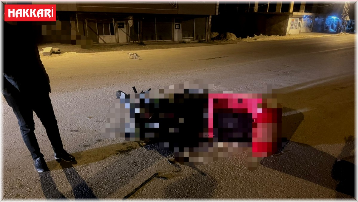 Otomobille çarpışan motosikletli kurye yaralandı