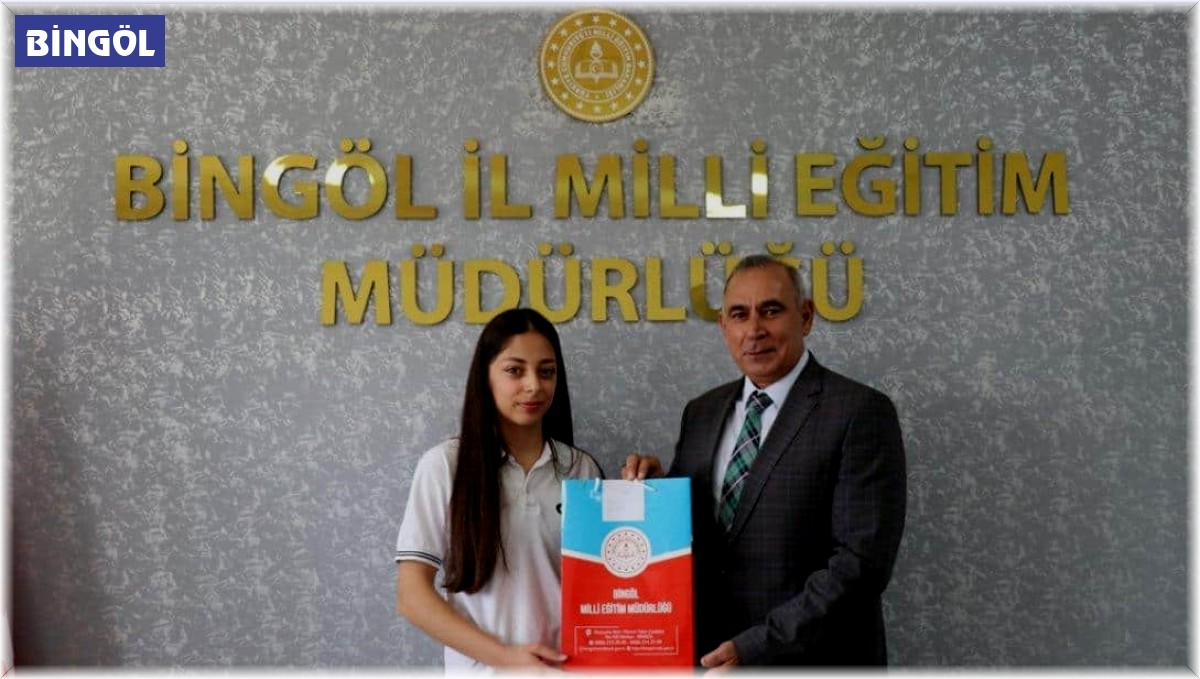 Öykü yarışmasında dereceye girenlere ödülleri verildi