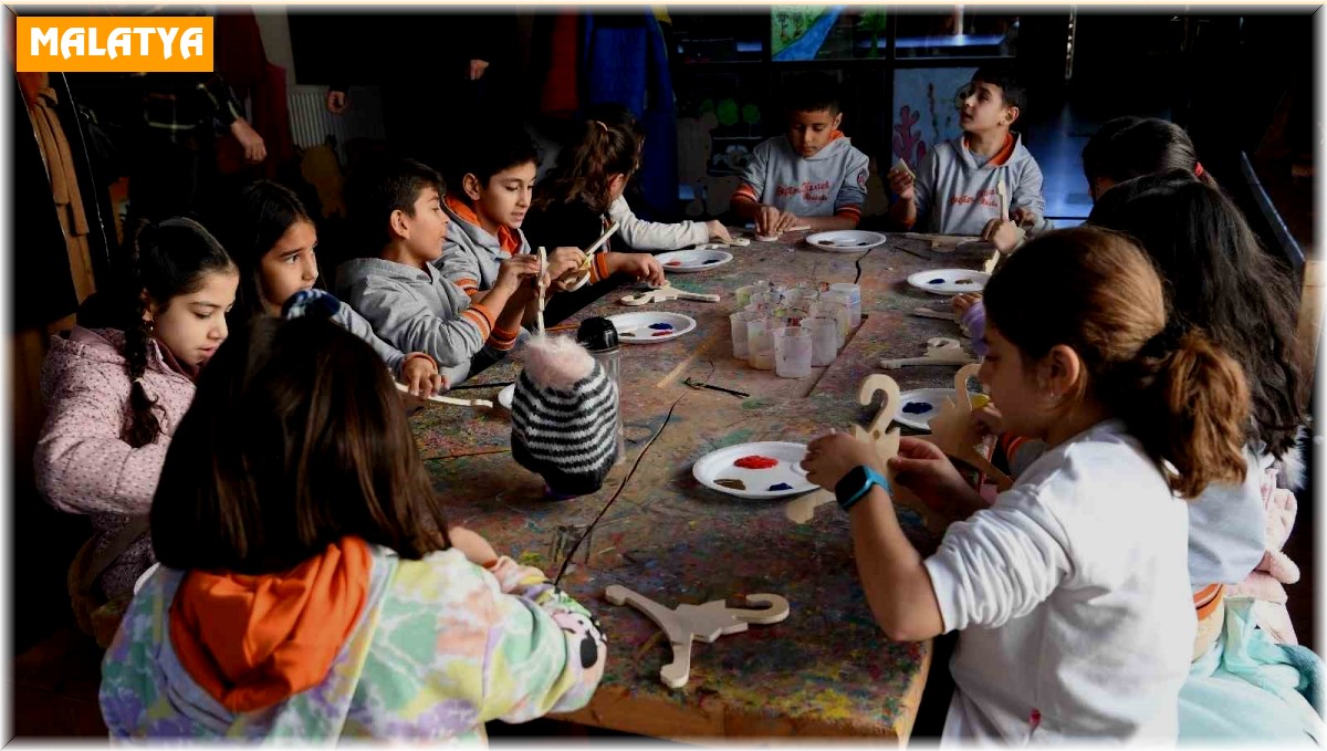 Oyuncak müzesi minik misafirlerini ağırlıyor