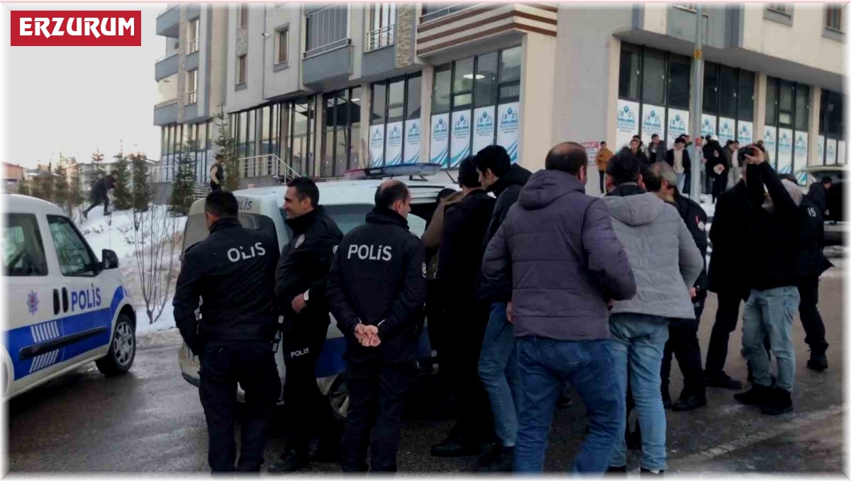 Oyuncak silahla sosyal medya için görüntü çeken gençler, polisi alarma geçirdi