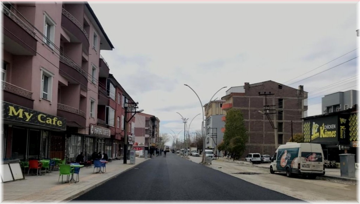 Özalp ilçesinde asfalt çalışması