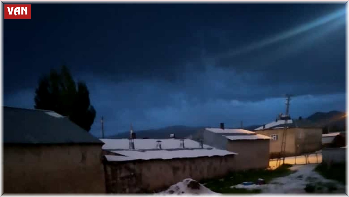 Özalp ilçesinde dolu yağışı