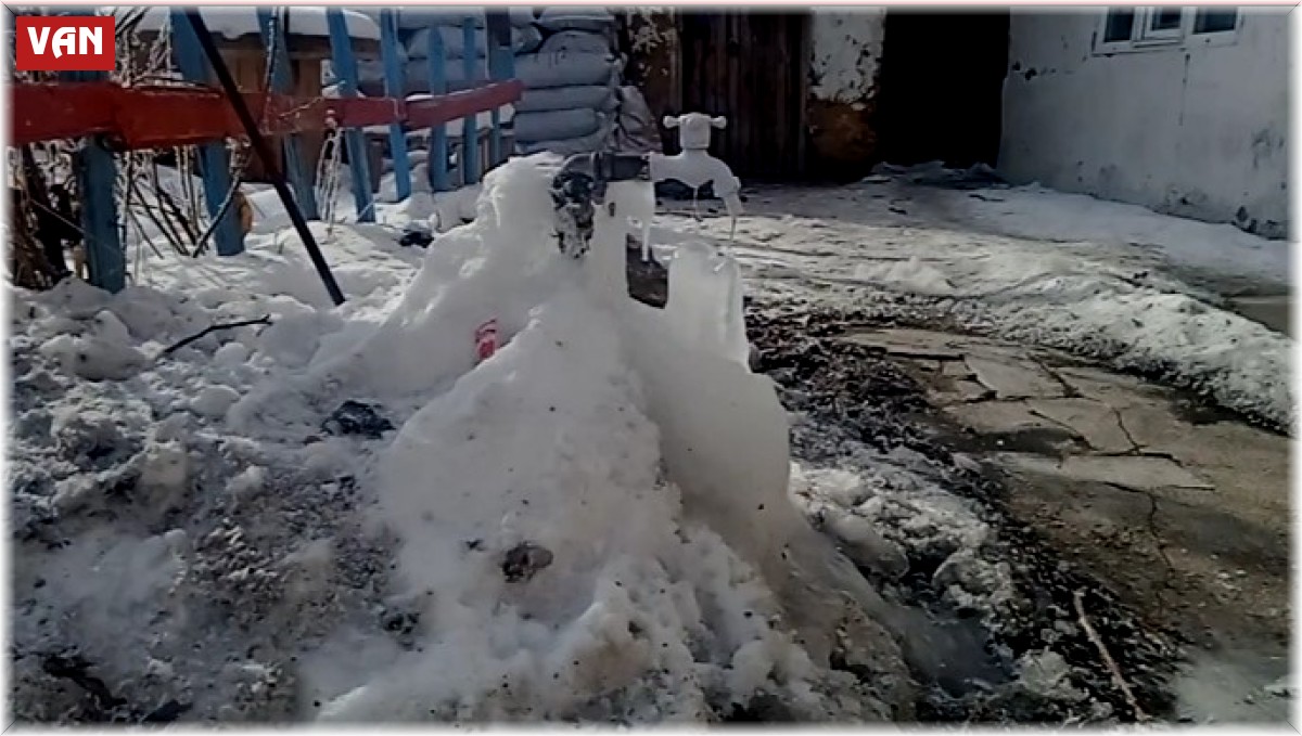 Özalp ilçesinde termometreler eksi 31 dereciyi buldu