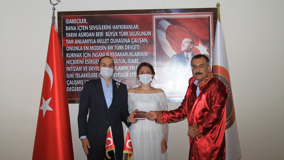 Özalp Kaymakamı ve Belediye Başkan Vekili Çelik, nikah kıydı