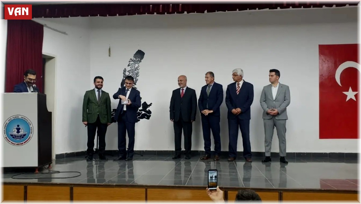 Özalp Müftülüğü'nden gençlere umre hediyesi