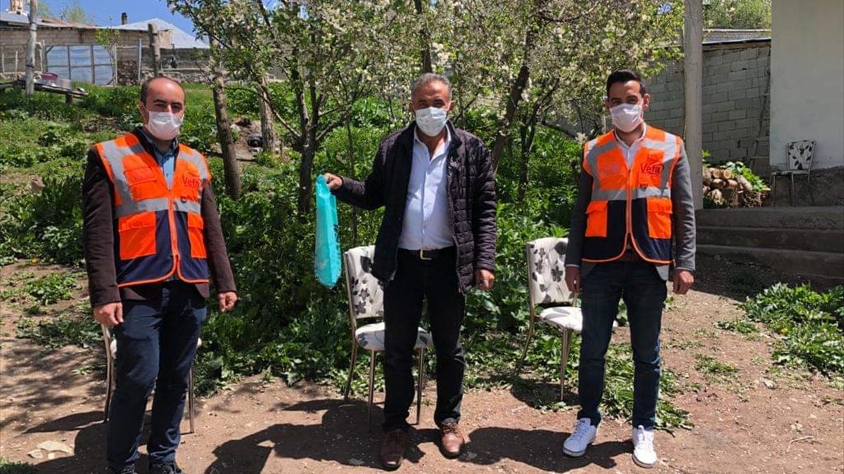 Özalp'ta şehit ve gazi ailelerine bayram ziyareti