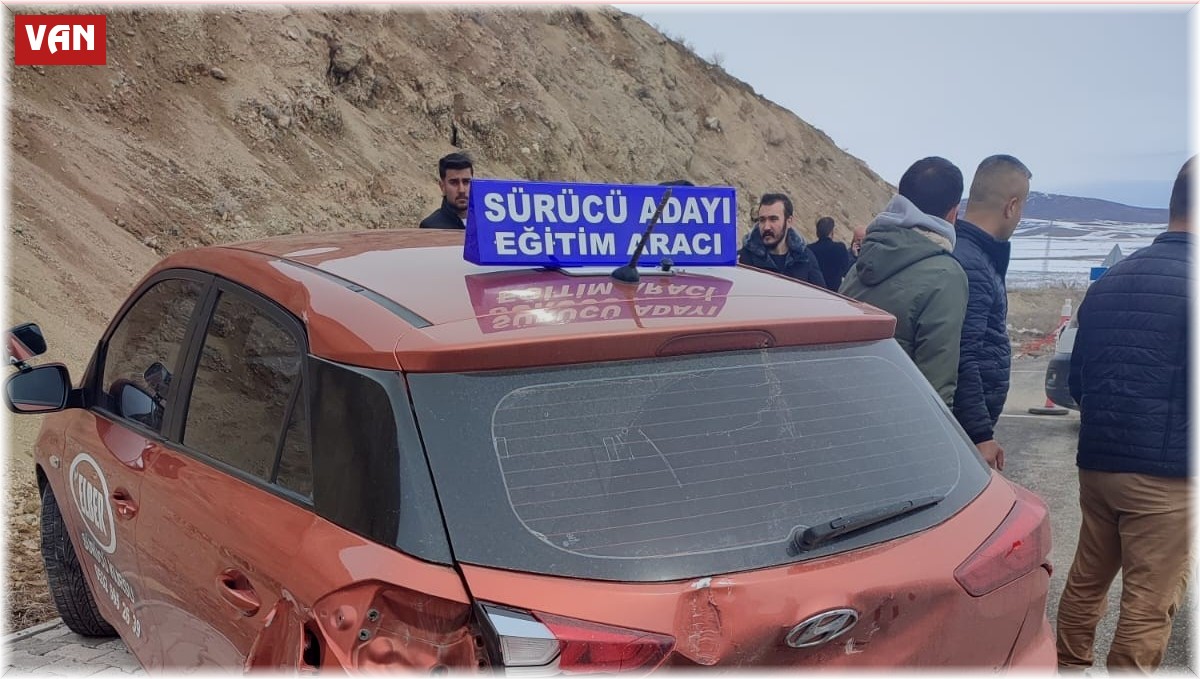 Özalp'ta trafik kazası: 1 ölü 3 yaralı