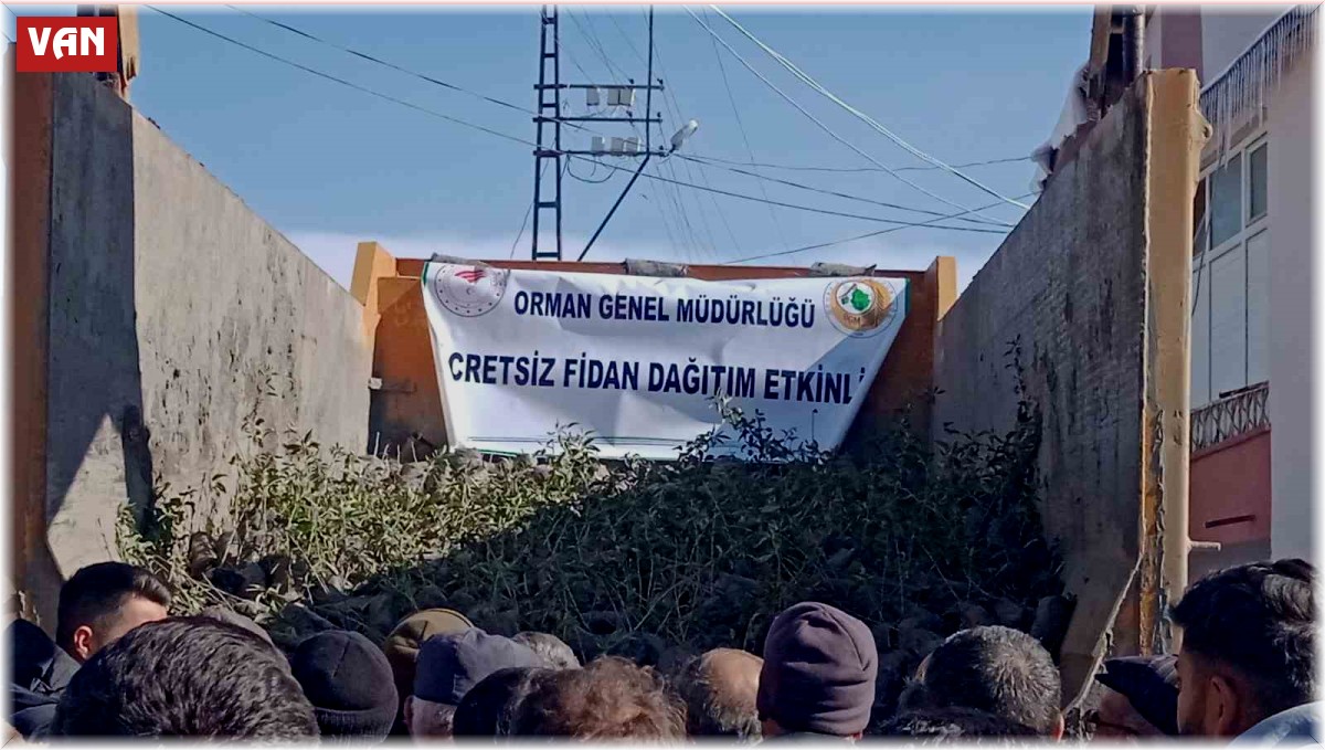 Özalp'te 10 bin ceviz ve badem fidesi dağıtıldı