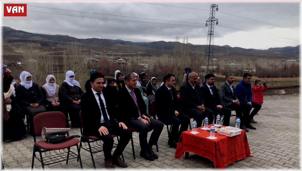 Özalp'te 15 kadın okuma yazma öğrendi